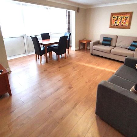 Wentworth Apartment With 2 Bedrooms, Superfast Wi-Fi And Parking Sittingbourne Luaran gambar