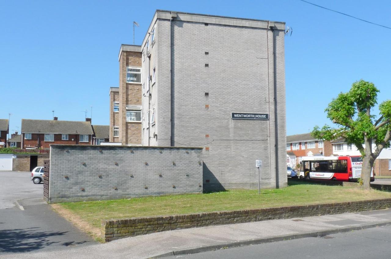Wentworth Apartment With 2 Bedrooms, Superfast Wi-Fi And Parking Sittingbourne Luaran gambar
