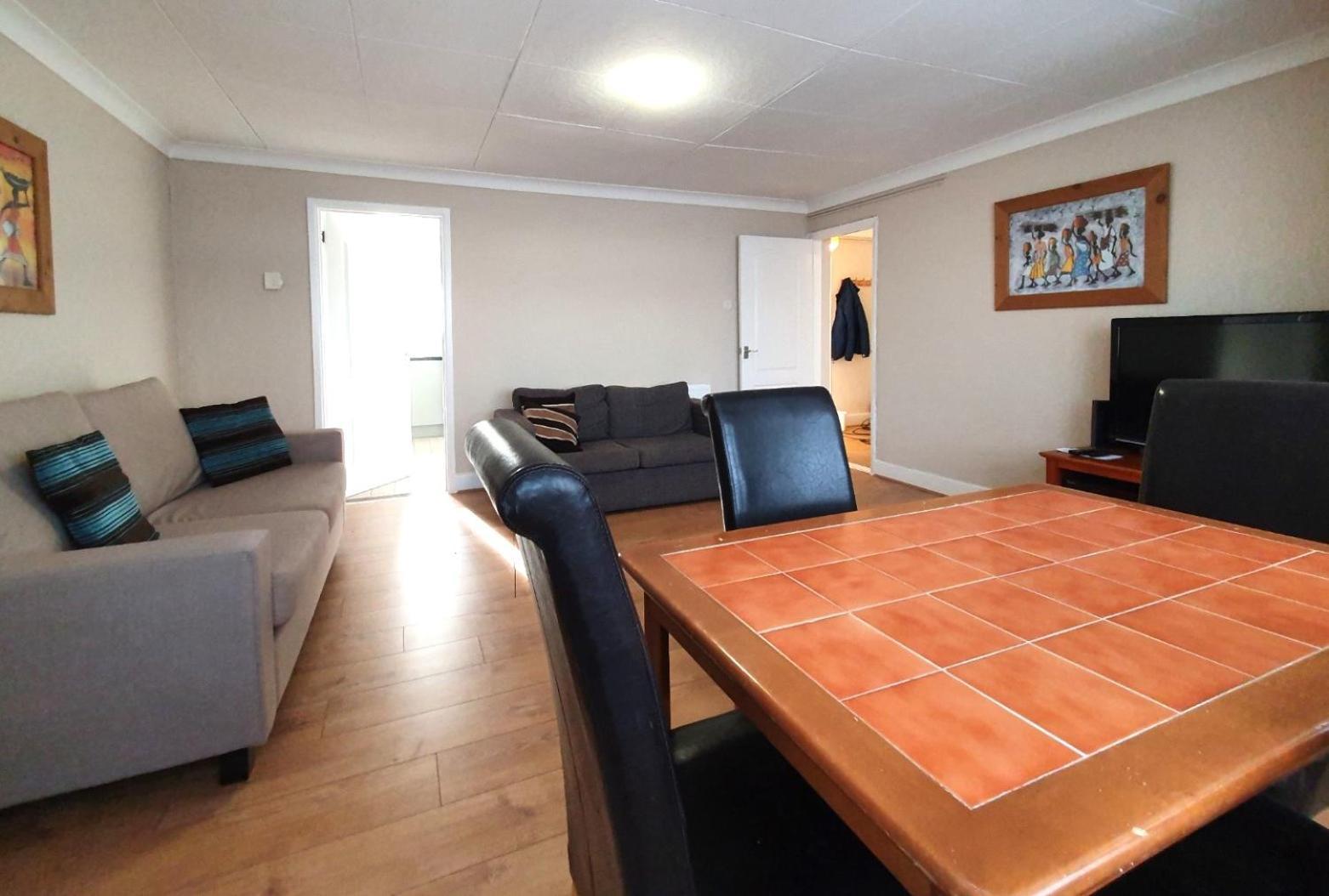 Wentworth Apartment With 2 Bedrooms, Superfast Wi-Fi And Parking Sittingbourne Luaran gambar
