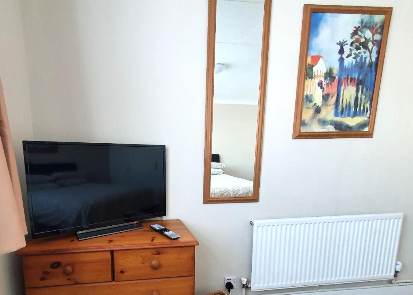 Wentworth Apartment With 2 Bedrooms, Superfast Wi-Fi And Parking Sittingbourne Luaran gambar