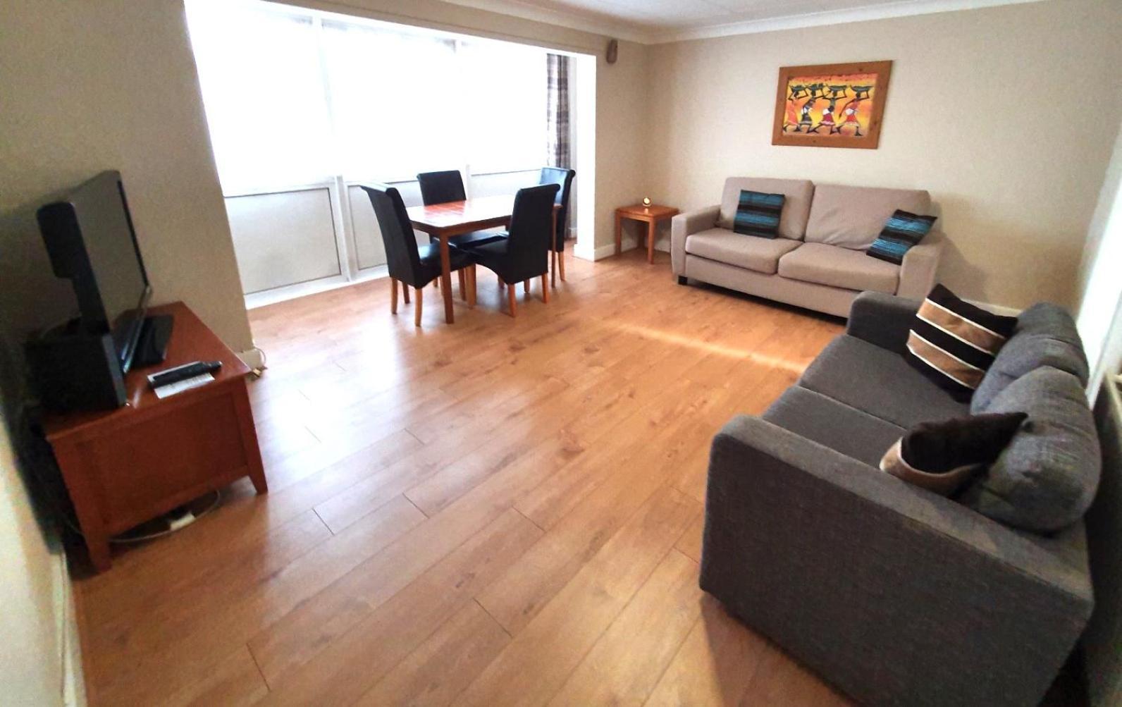 Wentworth Apartment With 2 Bedrooms, Superfast Wi-Fi And Parking Sittingbourne Luaran gambar